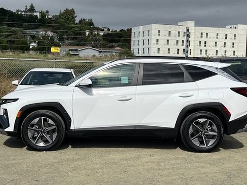 Certified 2025 Hyundai Tucson SEL FWD image 9