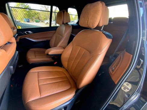 Used 2022 BMW X7 xDrive40i w/ M Sport Package image 21