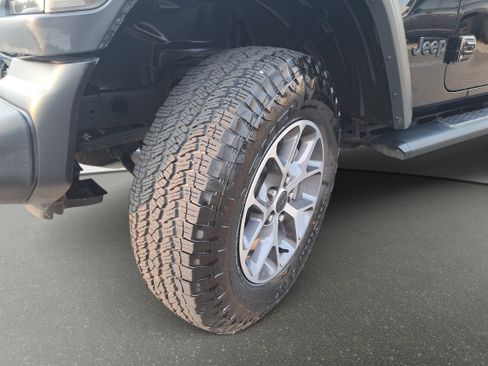 Used 2025 Jeep Wrangler Sport AWD/4WD image 28