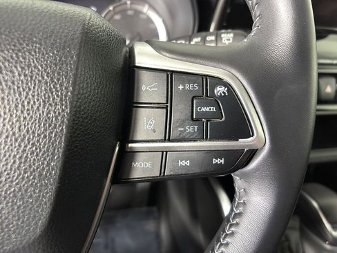 Used 2024 Toyota Highlander LE image 7