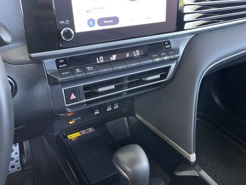 Used 2026 Toyota Camry SE w/ Convenience Package FWD image 18