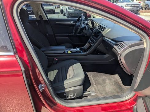 Used 2018 Ford Fusion SE w/ Fusion SE Technology Package FWD image 18