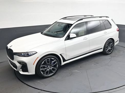 Used 2021 BMW X7 M50i w/ Dynamic Handling Package AWD/4WD image 27