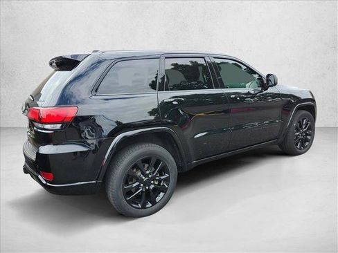 Used 2017 Jeep Grand Cherokee Altitude AWD/4WD image 10