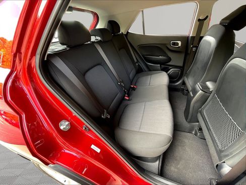 Used 2025 Hyundai Venue SE FWD image 23