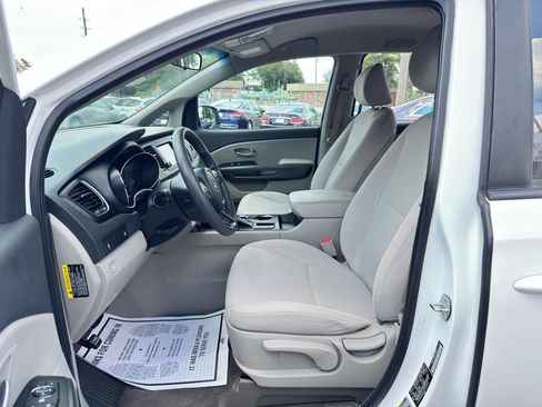 Used 2019 Kia Sedona L FWD image 12