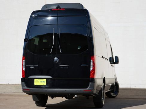 Used 2024 Mercedes-Benz Sprinter 2500 image 5