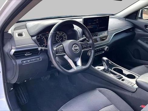 Certified 2024 Nissan Altima 2.5 SV w/ SV Premium Package FWD image 18