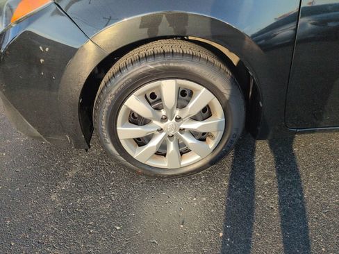 Used 2016 Toyota Corolla LE FWD image 28
