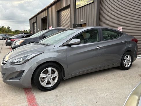 Used 2014 Hyundai Elantra SE image 5