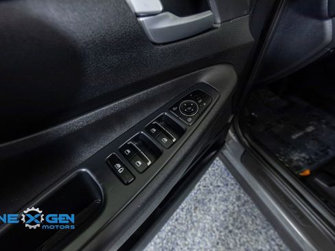 Used 2022 Hyundai Santa Fe SEL w/ Convenience Package FWD image 12