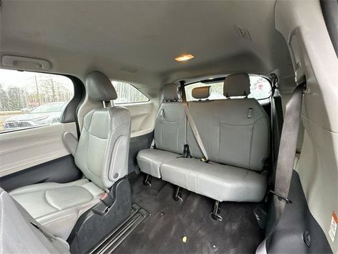 Certified 2024 Toyota Sienna XLE w/ XLE Plus Package image 24
