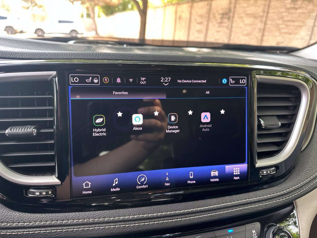 Used 2022 Chrysler Pacifica Touring-L w/ Uconnect Theater Family Group FWD image 29