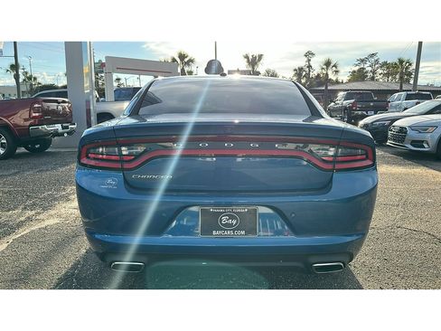 Used 2022 Dodge Charger SXT w/ Driver Convenience Group RWD image 4