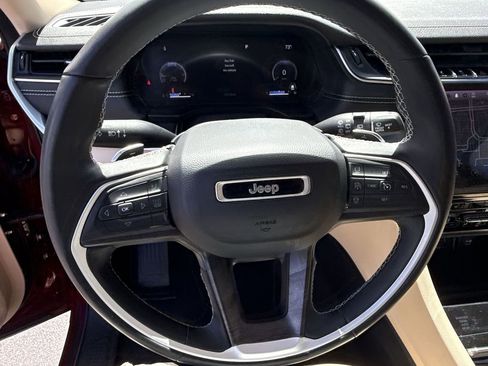 Used 2022 Jeep Grand Cherokee Limited AWD/4WD image 21