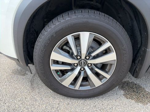 Used 2023 Nissan Pathfinder SL AWD/4WD image 6