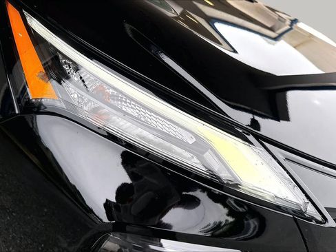 Used 2025 Nissan Rogue SV AWD/4WD image 28