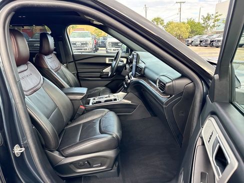 Used 2023 Ford Explorer Platinum w/ Technology Package image 24