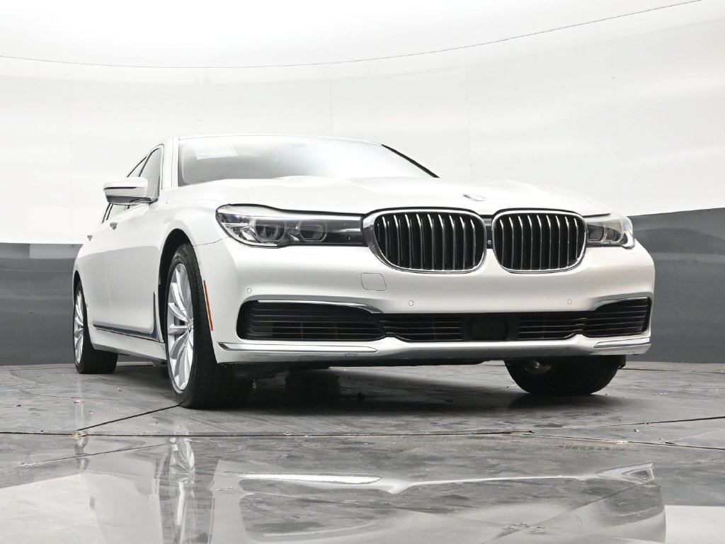 Used 2019 BMW 740i w/ Executive Package RWD image 26