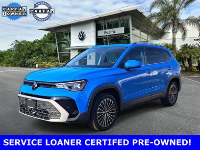 Used 2025 Volkswagen Taos SE w/ Panoramic Sunroof Package