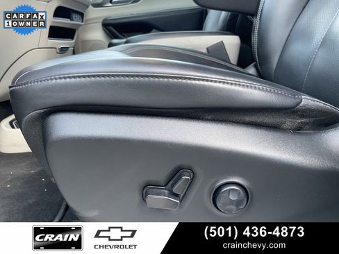 Used 2023 Chrysler Pacifica Touring-L image 11