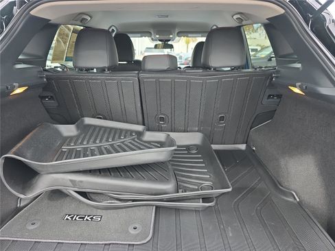 Used 2025 Nissan Kicks SR image 9