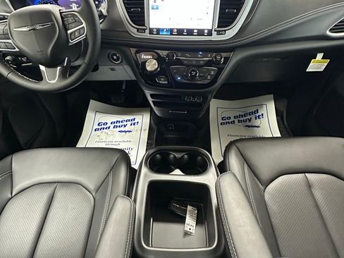 New 2025 Chrysler Pacifica Select w/ Fav Edition Package image 15
