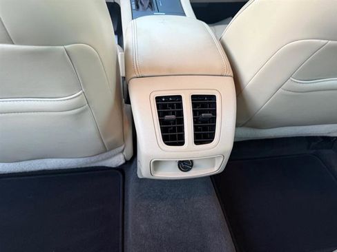 Used 2013 Ford Taurus SEL image 28