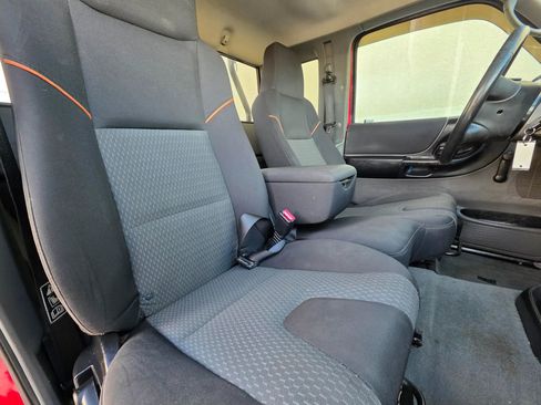 Used 2004 MAZDA B-Series Pickup 2WD Cab Plus B3000 w/ Convenience Pkg image 12