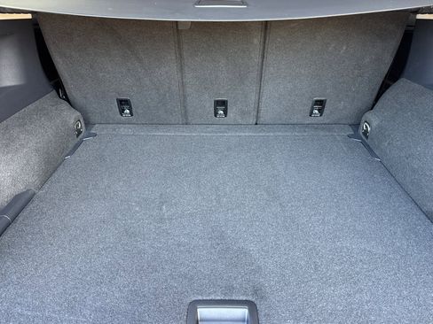 Used 2021 Volkswagen Tiguan SE image 12