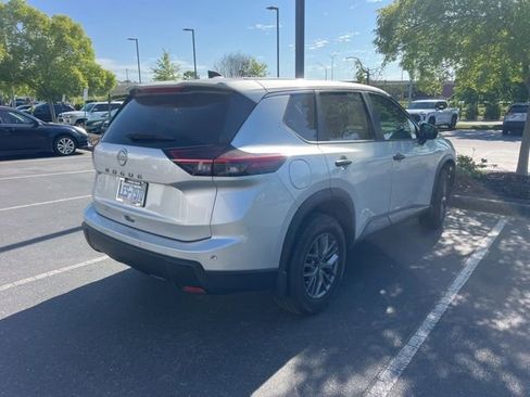 Used 2025 Nissan Rogue S FWD image 6