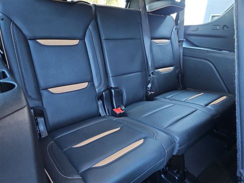 Used 2024 GMC Yukon AT4 w/ Technology Package image 30