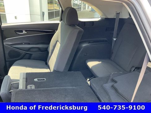 Used 2019 Kia Sorento FWD image 26