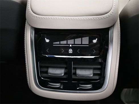 New 2026 Volvo XC90 B6 Core image 33