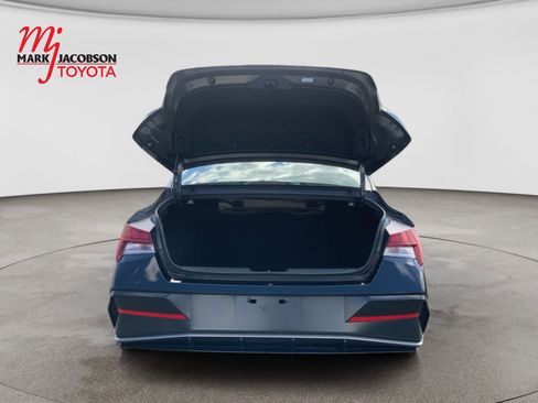 Used 2025 Hyundai Elantra SEL FWD image 12
