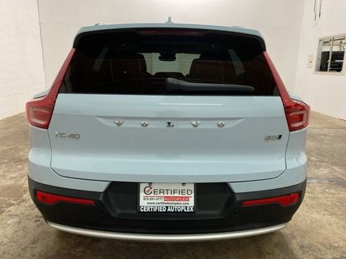 Used 2025 Volvo XC40 B5 Plus image 5