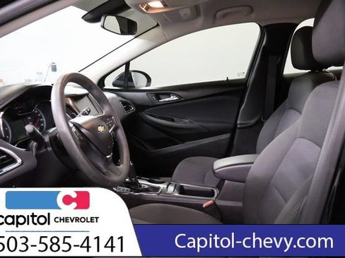 Used 2018 Chevrolet Cruze LT FWD image 13