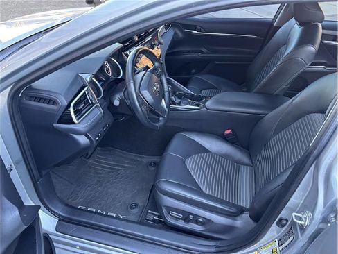Used 2018 Toyota Camry SE image 11