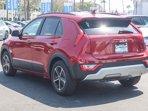 Used 2025 Kia Niro LX FWD image 7