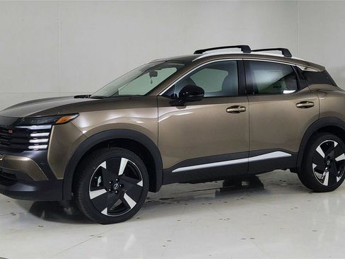 New 2026 Nissan Kicks SR w/ Cold Weather Package image 3