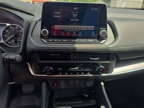 Used 2025 Nissan Rogue SV FWD image 23