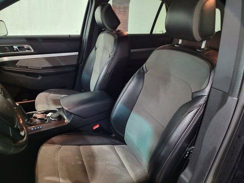 Used 2017 Ford Explorer XLT w/ Equipment Group 202A image 10