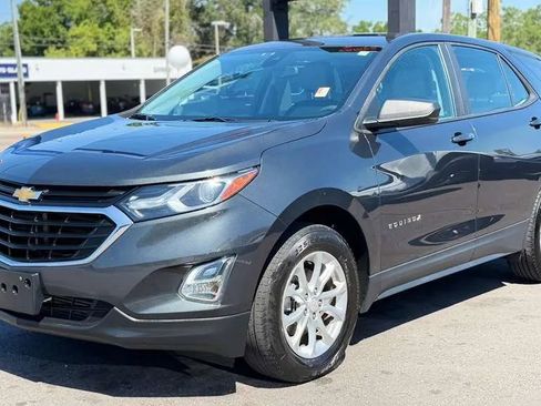 Used 2020 Chevrolet Equinox LS FWD image 4