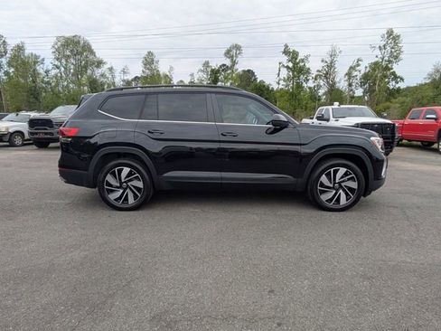 Used 2024 Volkswagen Atlas SE image 3