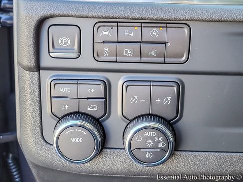 New 2025 Chevrolet Suburban Premier image 17