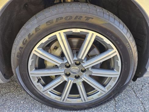 Used 2019 Audi Q7 3.0T Premium Plus w/ Premium Plus Package AWD/4WD image 35