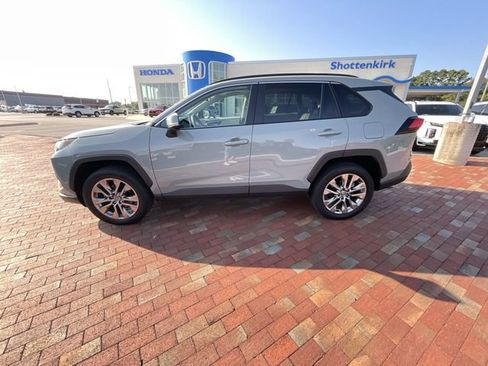 Used 2022 Toyota RAV4 XLE Premium FWD image 29