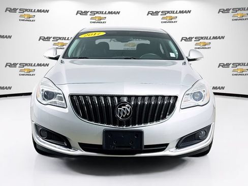 Used 2017 Buick Regal AWD image 2