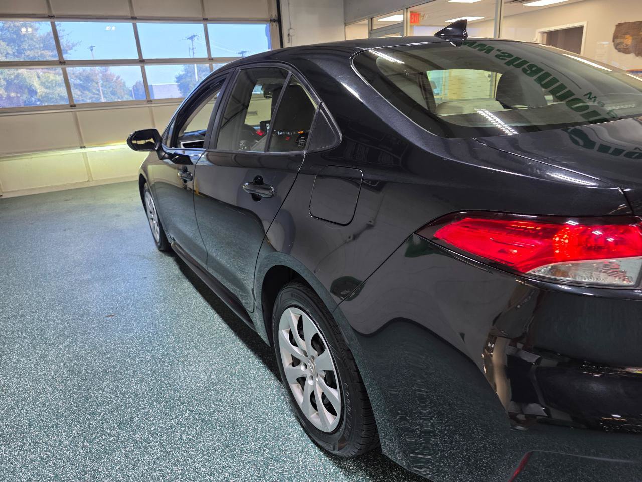 Used 2022 Toyota Corolla LE FWD image 10