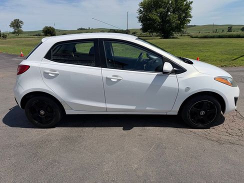 Used 2011 MAZDA MAZDA2 Sport FWD image 4